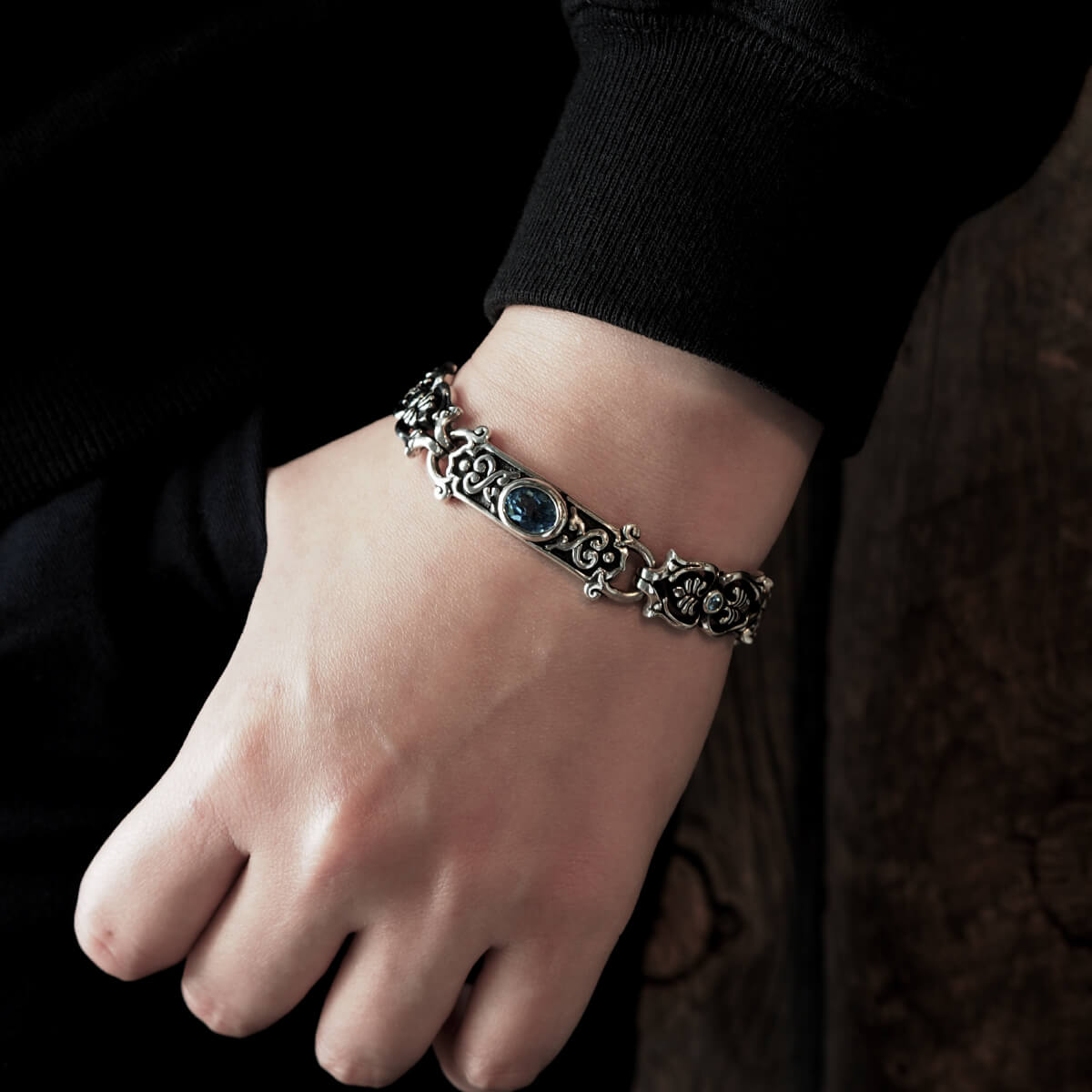 Bracelet : Celtic Vine w/5small&1large w/Blue Topaz