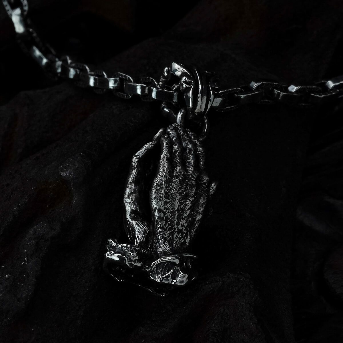 Pendant : Praying Hands