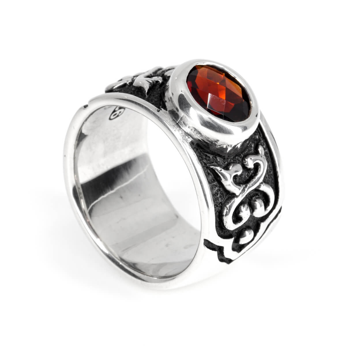 Ring : Celtic Vine w/Large Stone 2nd Edition w/Garnet