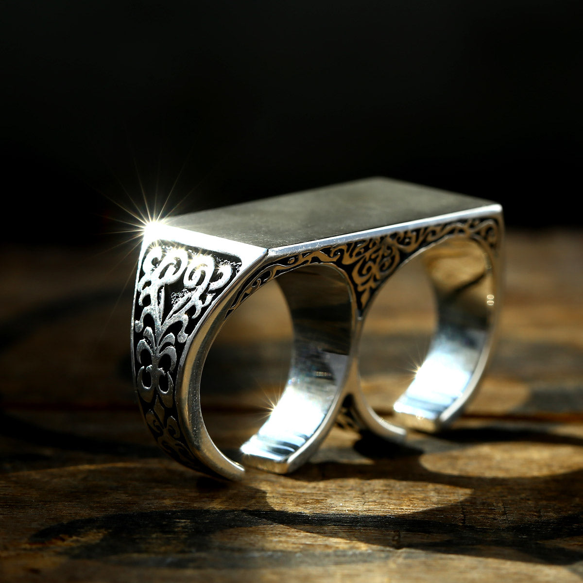 Ring : 2 Finger w/Plain Plate