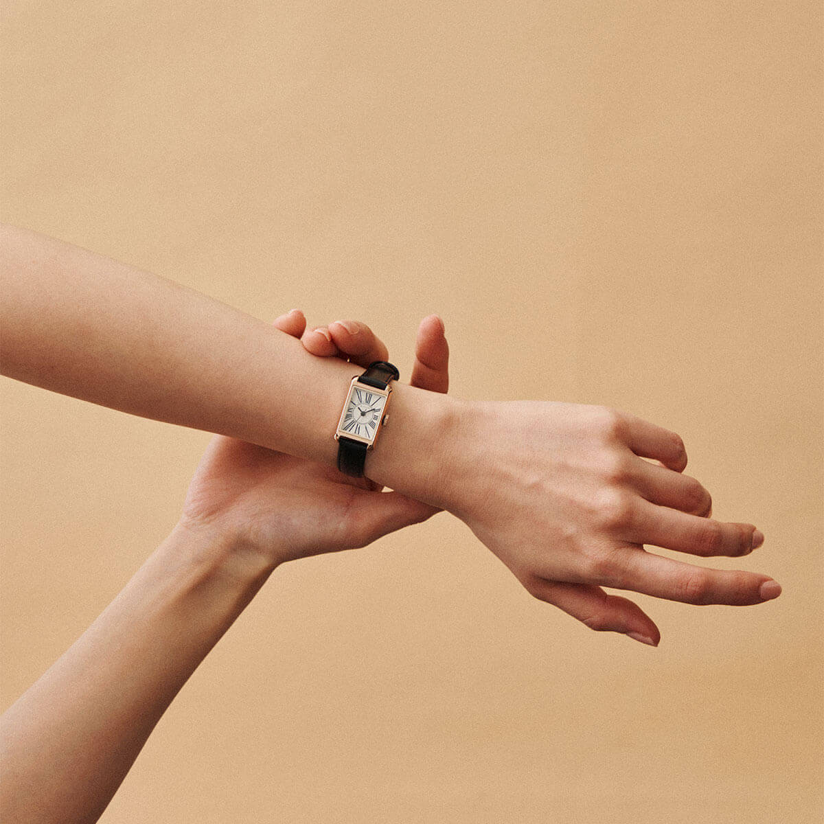 Tsuki Oboroduki Square Rose Gold Black Leather Circle Roman