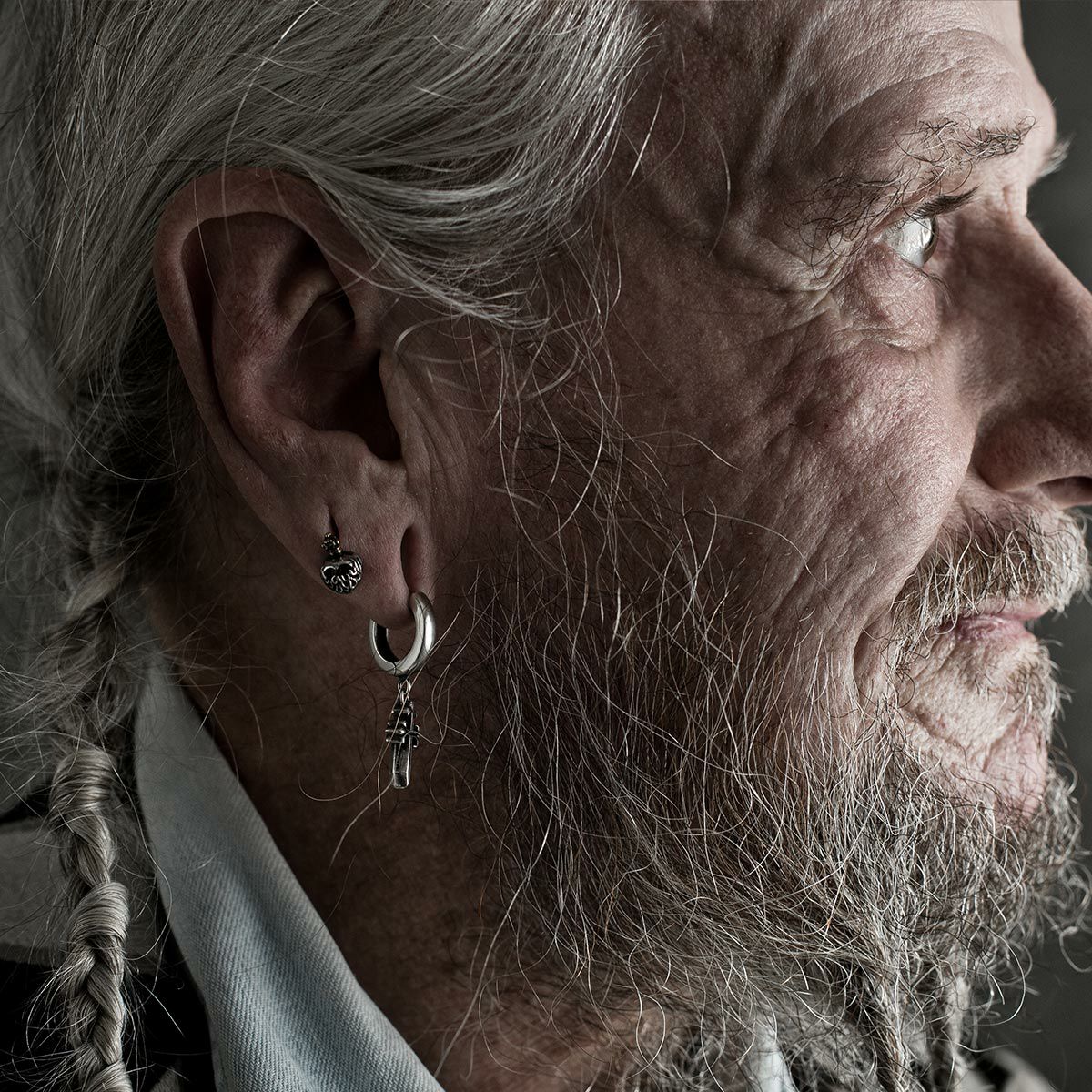 Earring : Minimum Flame Heart Stud w/Garnet