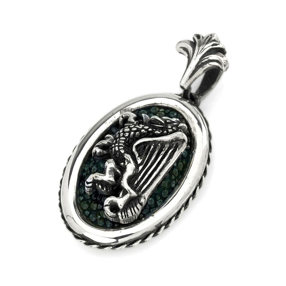 Pendant : Small Oval Inlay w/Griffin w/Stingray Olive