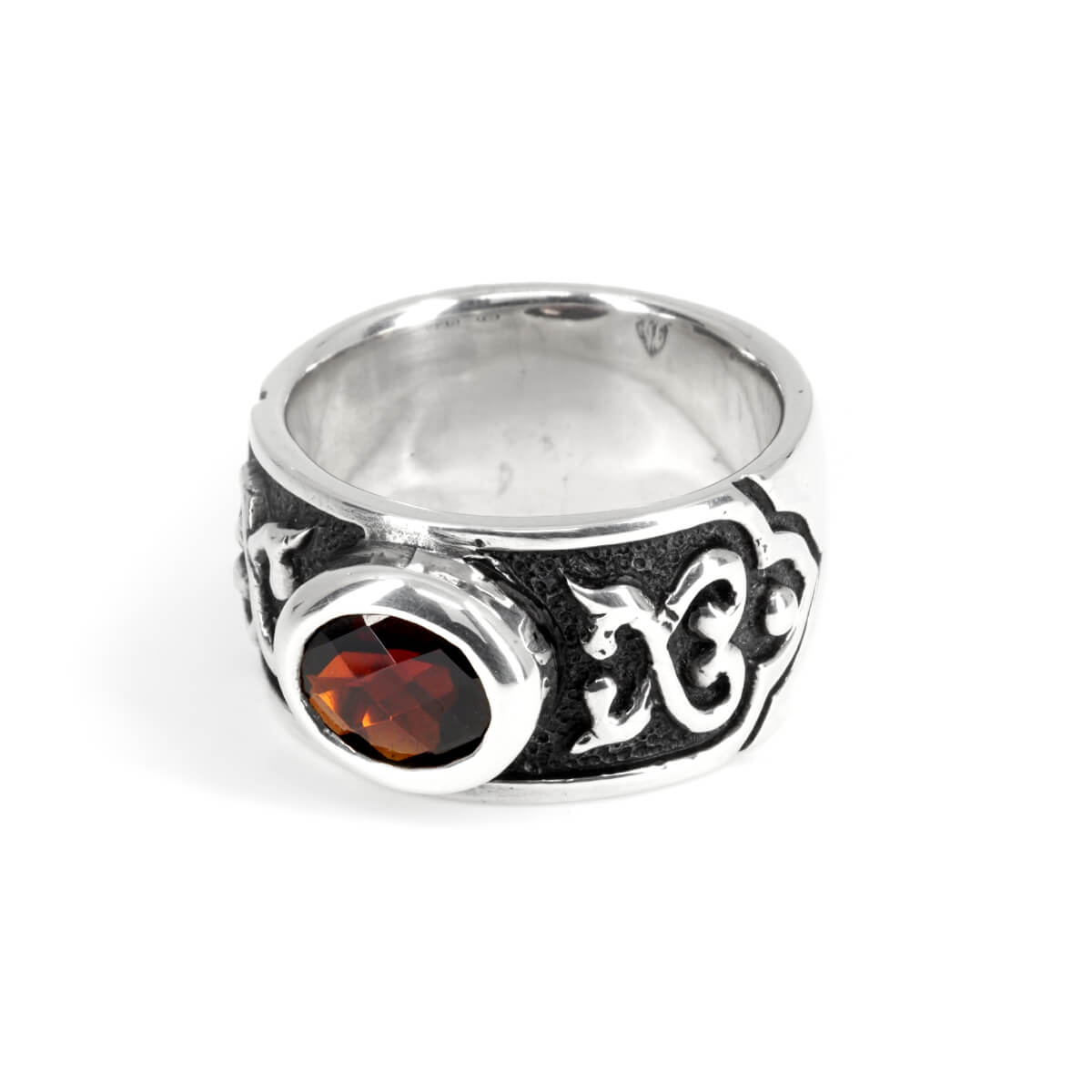Ring : Celtic Vine w/Large Stone 2nd Edition w/Garnet