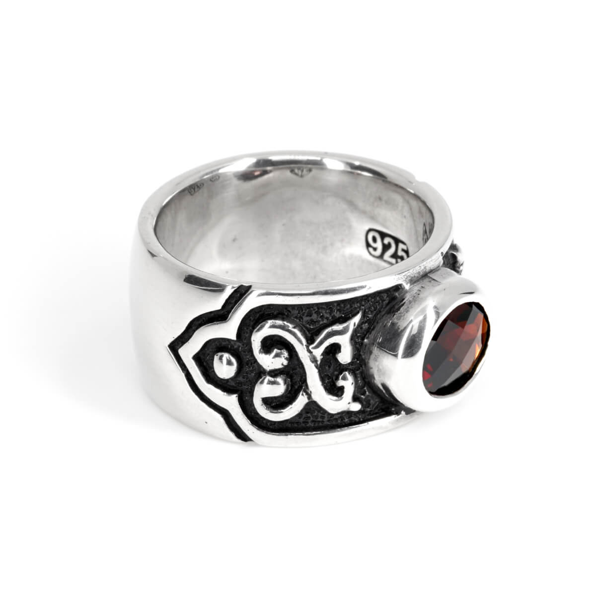 Ring : Celtic Vine w/Large Stone 2nd Edition w/Garnet