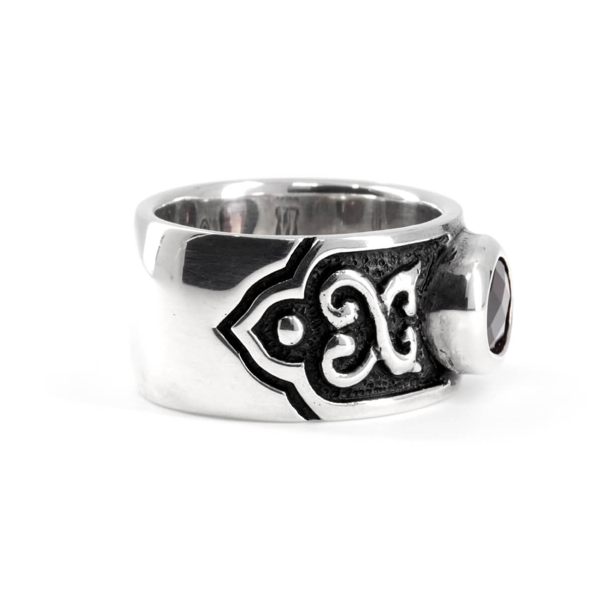 Ring : Celtic Vine w/Large Stone 2nd Edition w/Garnet