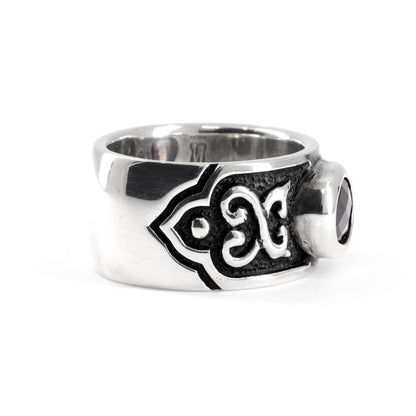 Ring : Celtic Vine w/Large Stone 2nd Edition w/Garnet