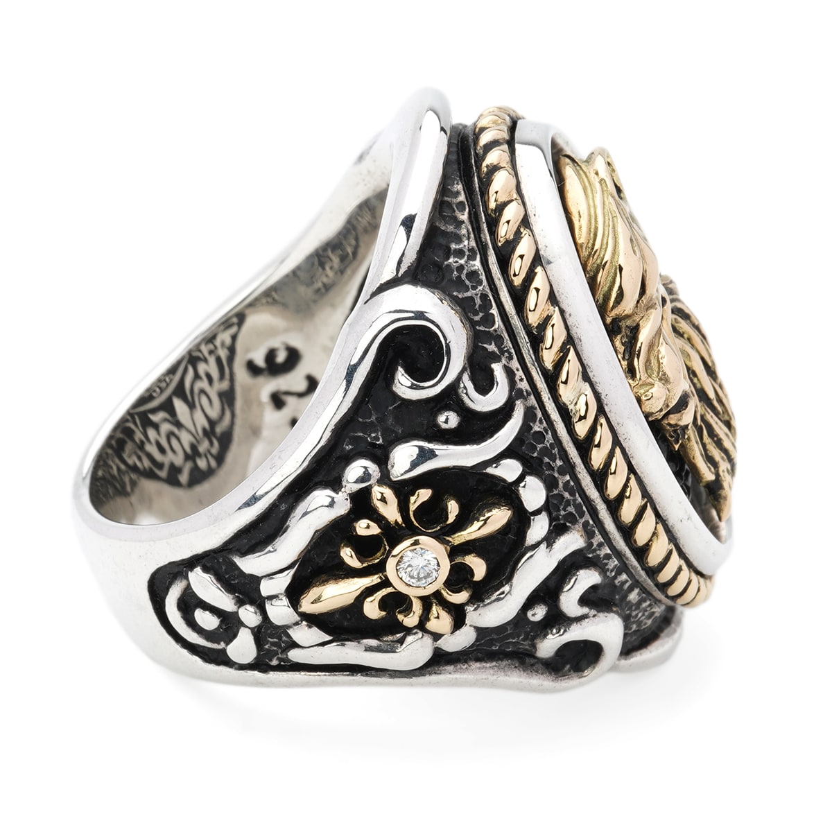 Ring : Oval Bezel Scroll Inlay w/K18Wolf&Side Cross&Ropeedge w/Diamond(Side) w/Stingray
