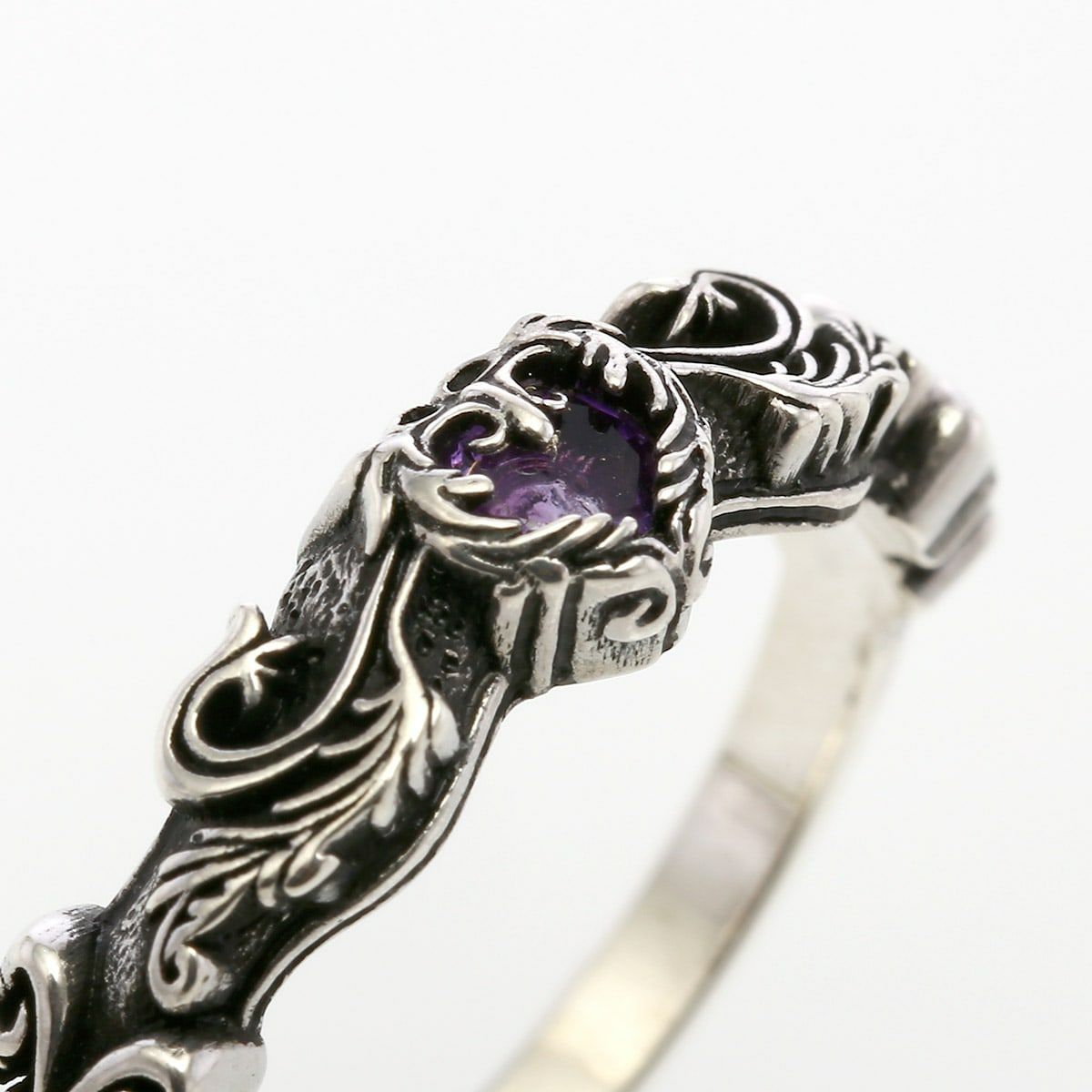 Ring : Narrow Scroll Heart w/Amethyst