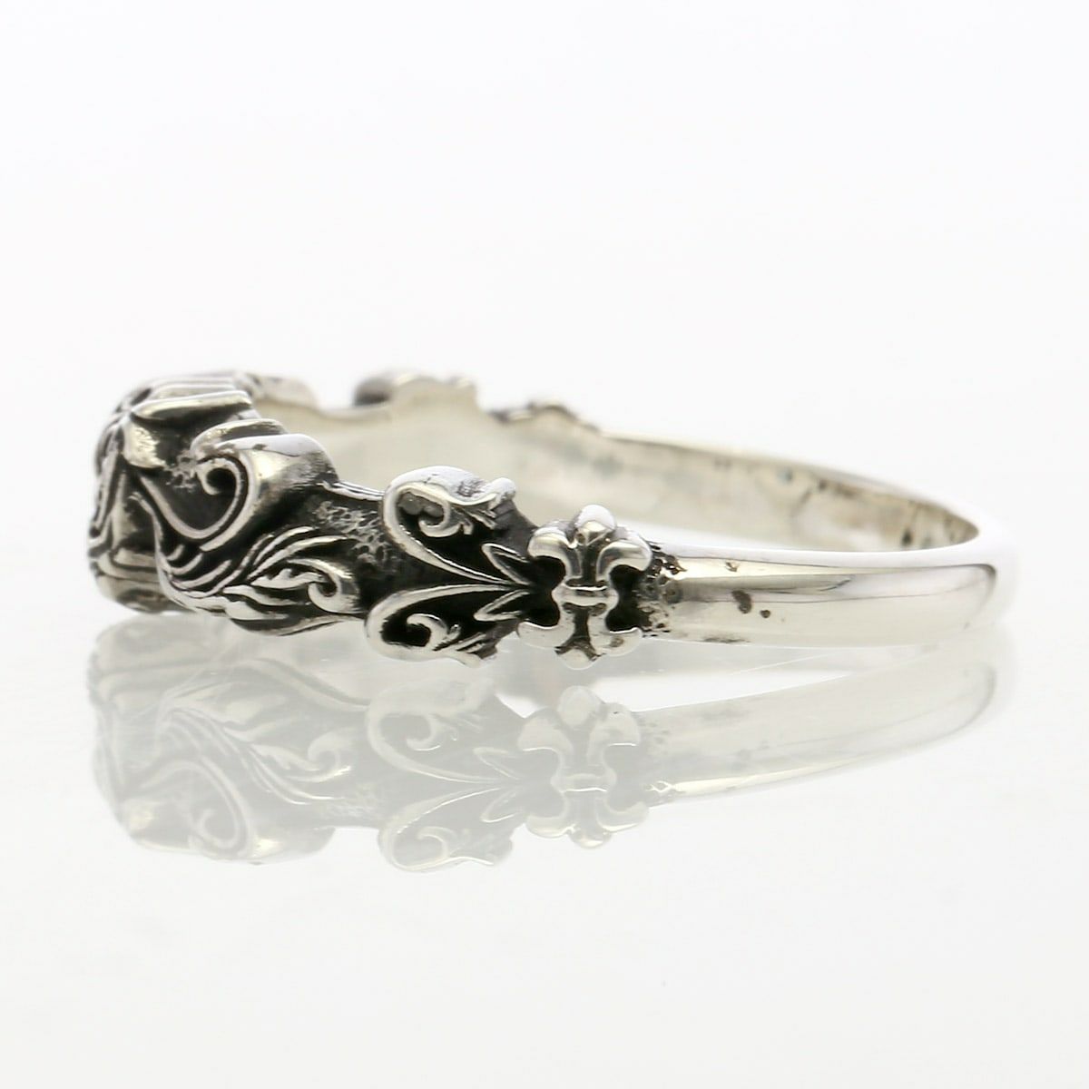 Ring : Narrow Scroll Heart w/Blue Topaz