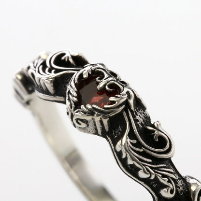 Ring : Narrow Scroll Heart w/Garnet