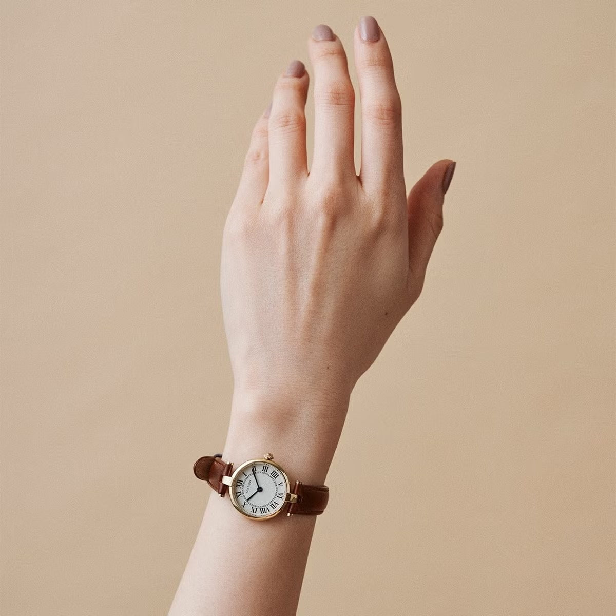 AURA ROUND GOLD BROWN LEATHER